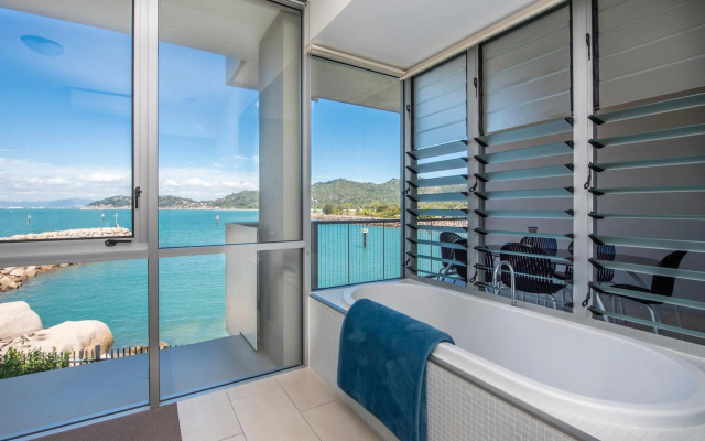 1 Bright Point Apartment 5404