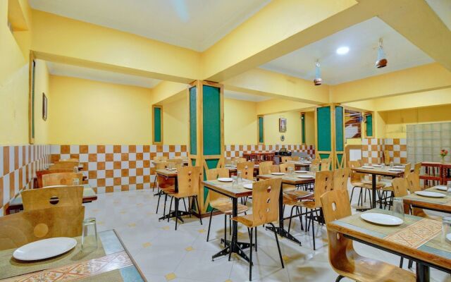 OYO 10068 Hotel Rathna