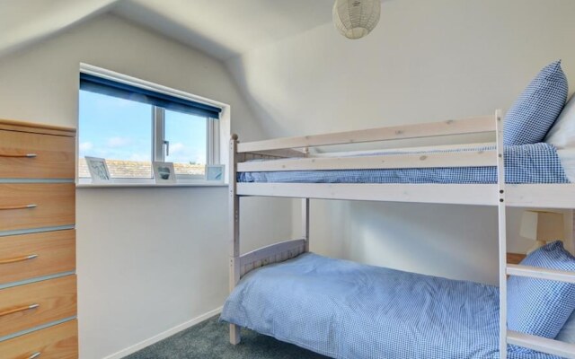 Cozy Holiday Home in Widemouth Bay With Large Garden