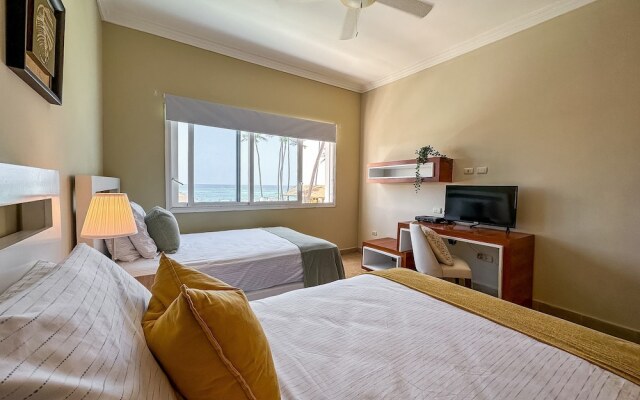 Fantastic beachfront 2 bedroom apartment