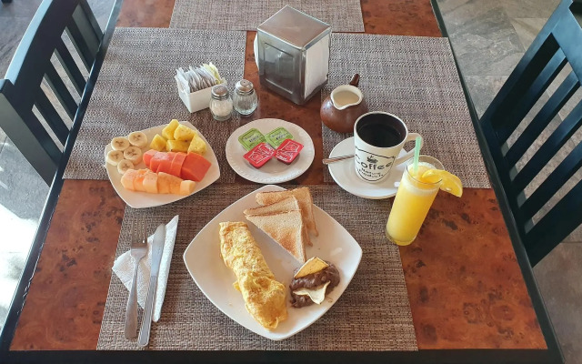 Paradise Beachfront & Nightlife Heart