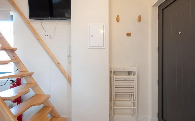 Mezzanine Stylish Apartment U