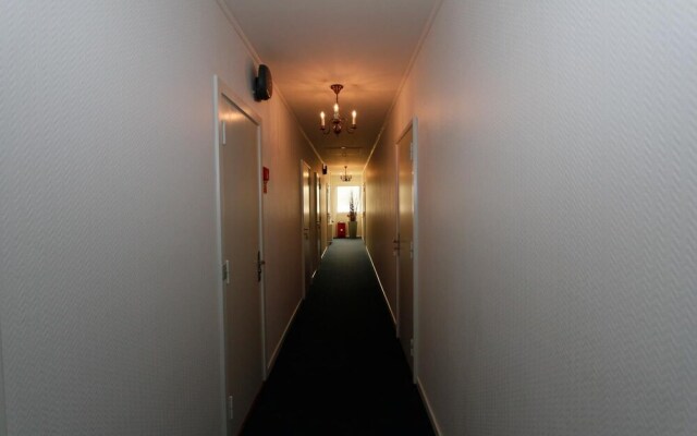 Therns Hotel