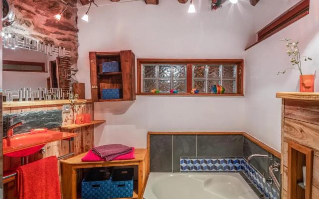 The Dragon Barn - Studio