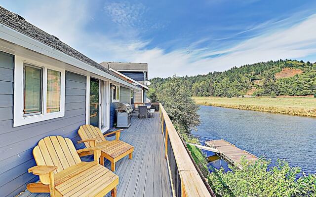 New Listing! Spacious Riverfront Gem W/ Firepit 3 Bedroom Home