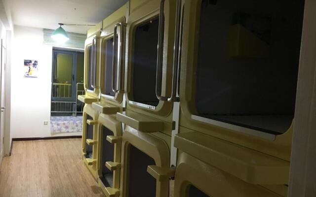 Wuwei Qiyou Space Capsule Hostel