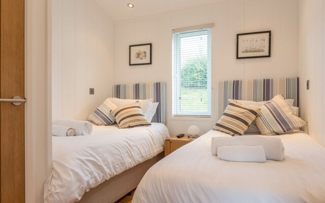 2 Tree Tops, Looe
