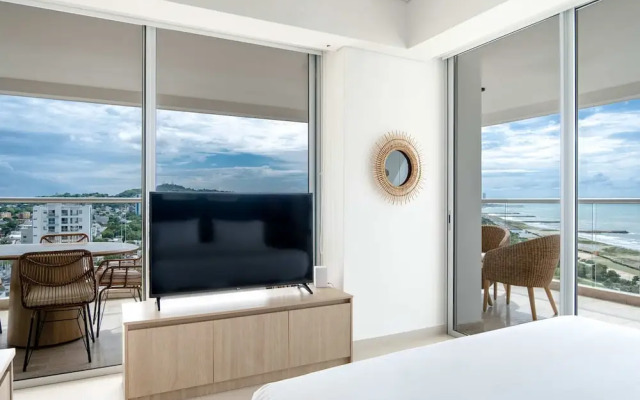 w Majestic Loft w Ocean View in Crespo