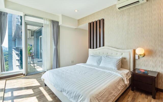 Saigon Suites Collection by Idg in D1