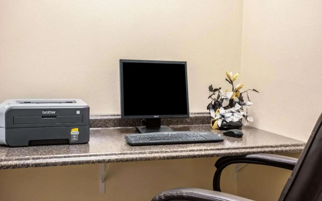 Quality Inn & Suites - 3 Stars