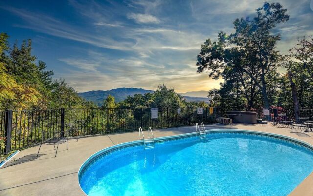 SmokyStays Private Pool Chalet