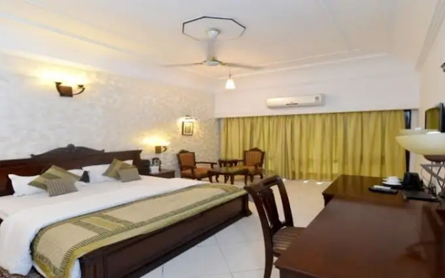 Hotel Raj Hans