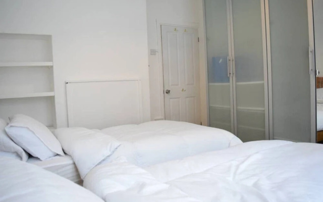 Cosy 4 Bedroom Flat in Kennington
