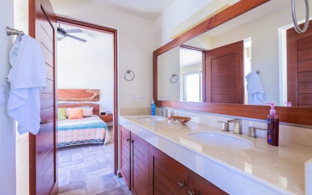 Casa de la Risa by Skyrun