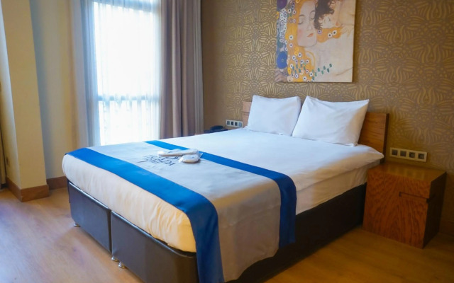 Triada Hotel