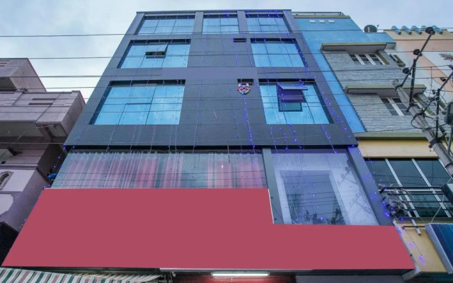 OYO 15818 Om Sai Residency