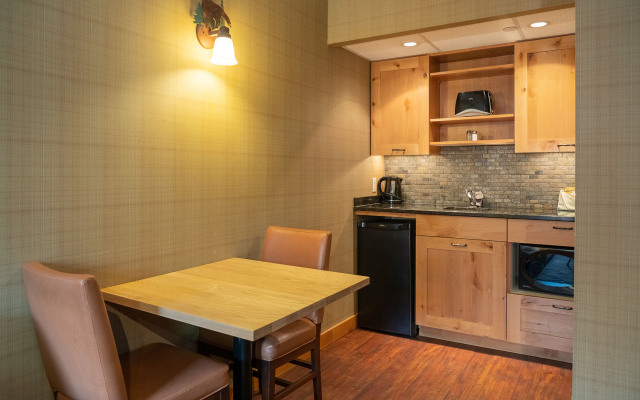 The Fox Hotel and Suites