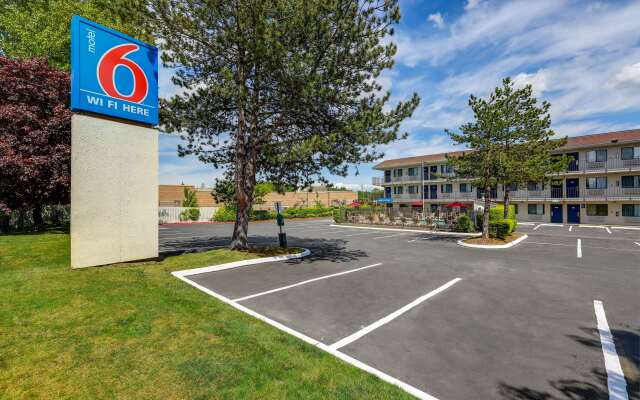 Motel 6 Kirkland, WA - North Kirkland