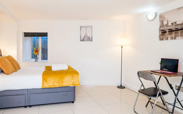 Lovely 2 Bedroom Apartment With Free Parking