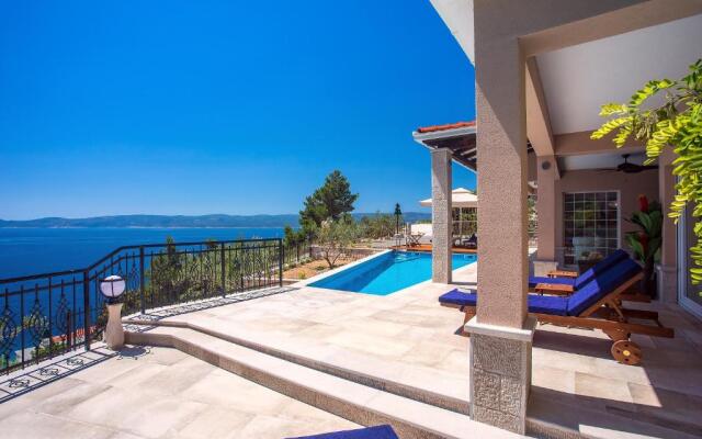 Villa Porto Mimice, 40sqm Heated Private Pool, 4 bedrooms, Sauna, Gym, Billiard