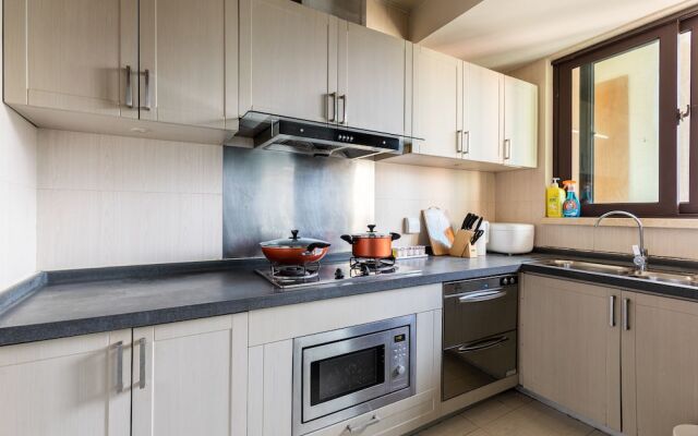 Locals Boutique Apartment  Huafa  No.6