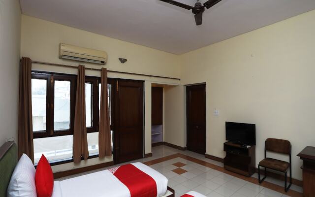 OYO 15791 Flagship Hotel Executive Hazratganj