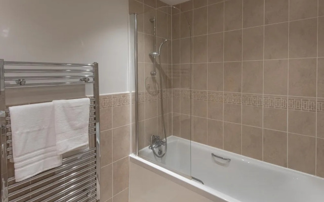 Modern 2-Bed Flat In Tavistock Centre