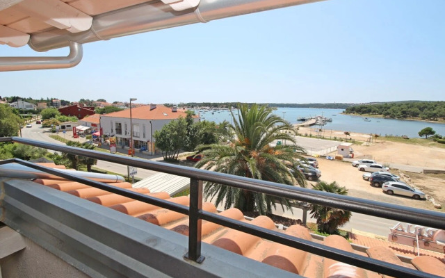 Apartments and rooms Eugenia