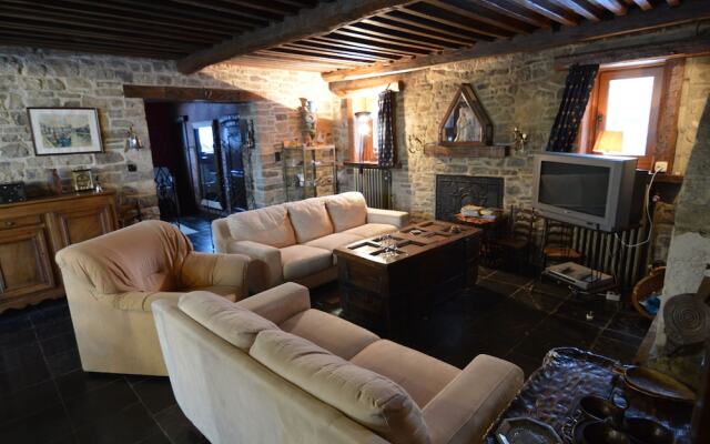 Charming Holiday Home in Halleux with Garden