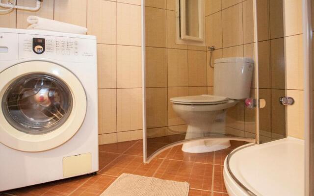 Charlotte Apartment Close to Opera