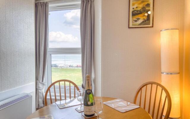 Apartment 5 - 1 Bedroom Sea Front-Sea Views-Free Parking