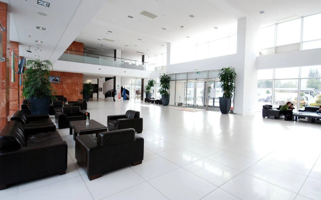 Premier Krakow Hotel - Image 2