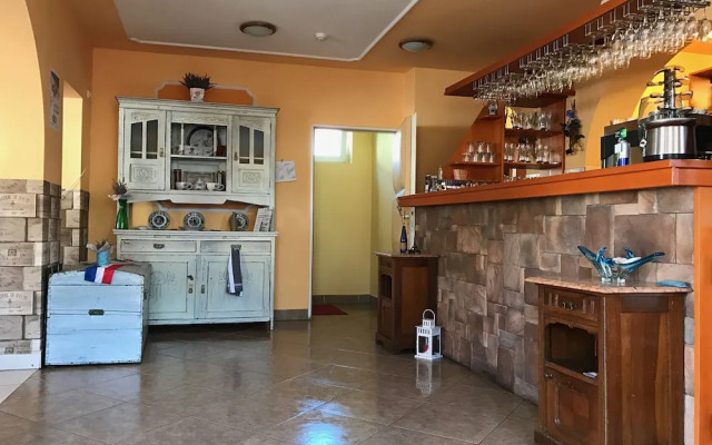 Petit Normandi Bistro  Panzi