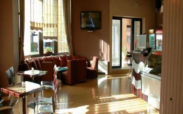 Hotel 1 Maji