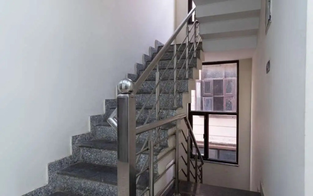 Capital O 75020 Noida Stay 62