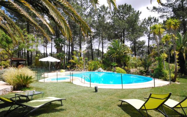 Luxurious Villa in Quinta do Conde with Private Terrace