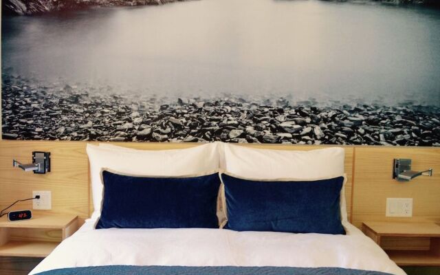 Artisan Suites on Bowen