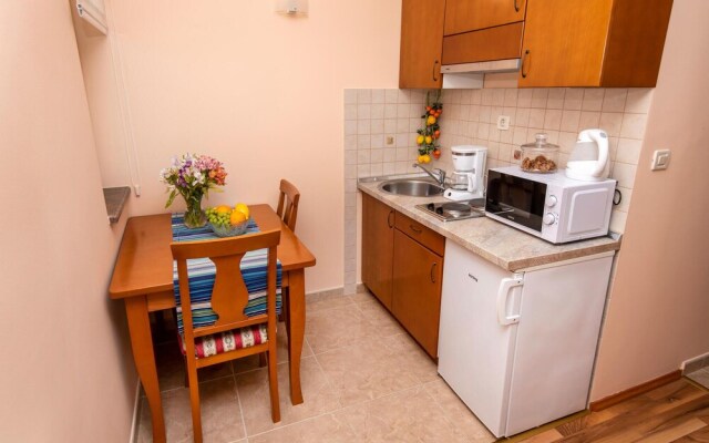 Beautiful Apartment in Podstrana With Wifi