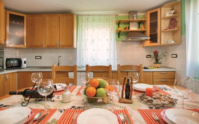Stunning Home in Fazana With Wifi and 5 Bedrooms