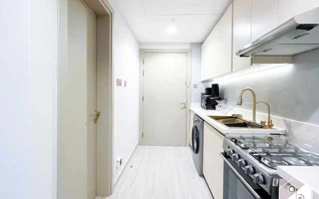 Stylish Ground-floor Studio JVC