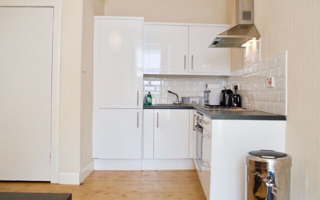 1 Bedroom Flat In Roseburn