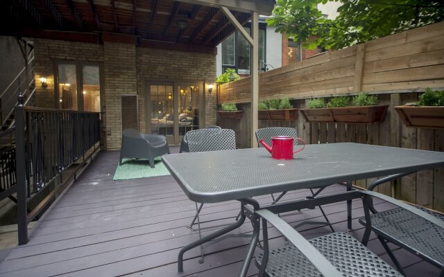 Spacious 1BR - King Bed and Terrace