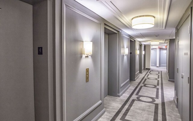 Amazing Suites In Yorkville