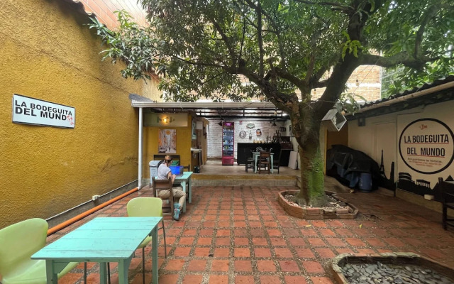 Hostal La Bodeguita Del  Mundo Laureles
