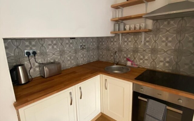 Remarkable Apartment in Oxton With Outside Space