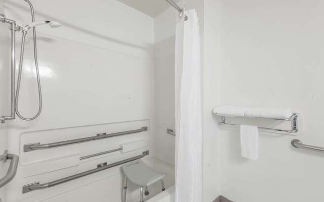 Super 8 by Wyndham New Stanton