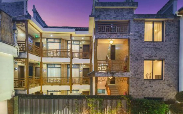 Weijianshan Courtyard Inn