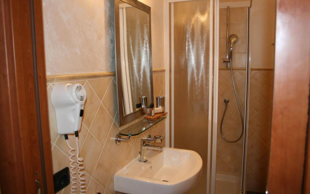 Inn Rome Rooms & Suites