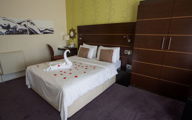 Waterside Boutique Hotel