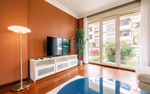 Spacious Flat 3 min to Coast and Bagdat Avenue